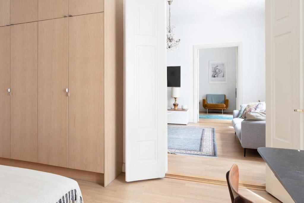 2 Bedroom 2 Full Bathroom Executive Apartment *